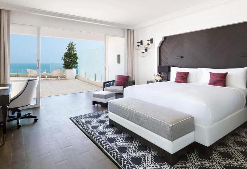 キングサイズベッドのスタンダードルーム, Fairmont Fujairah Beach Resort