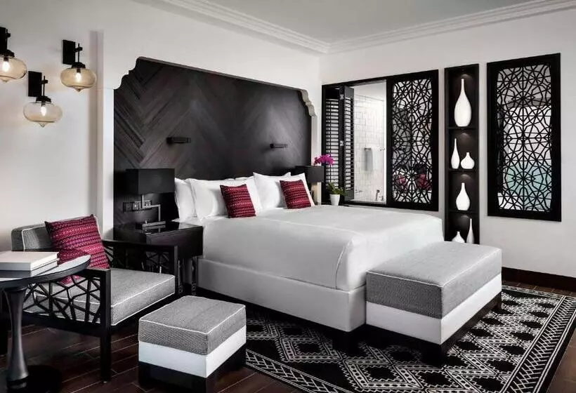 キングサイズベッドのスタンダードルーム, Fairmont Fujairah Beach Resort