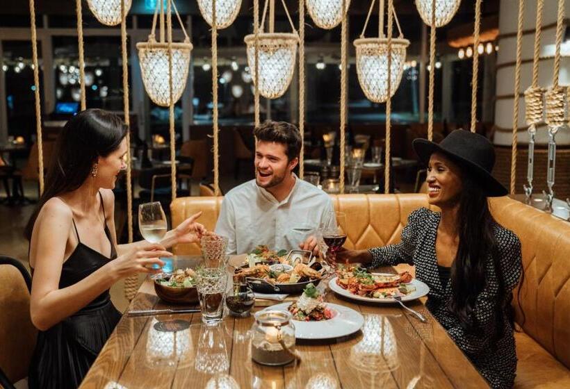 اتاق استاندارد, Fairmont Fujairah Beach Resort