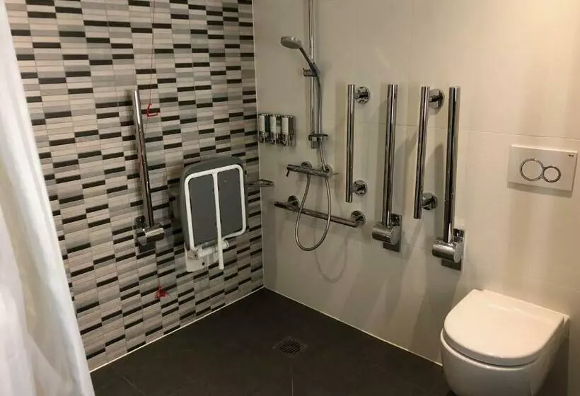 اتاق استاندارد برای معلولان, Hampton By Hilton Bristol Airport