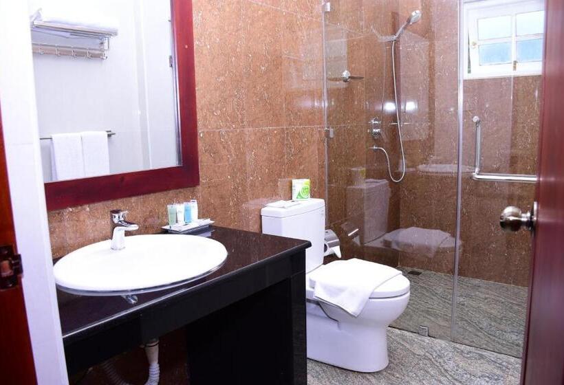 חדר דלוקס לשלושה, Mirage Kings Cottage