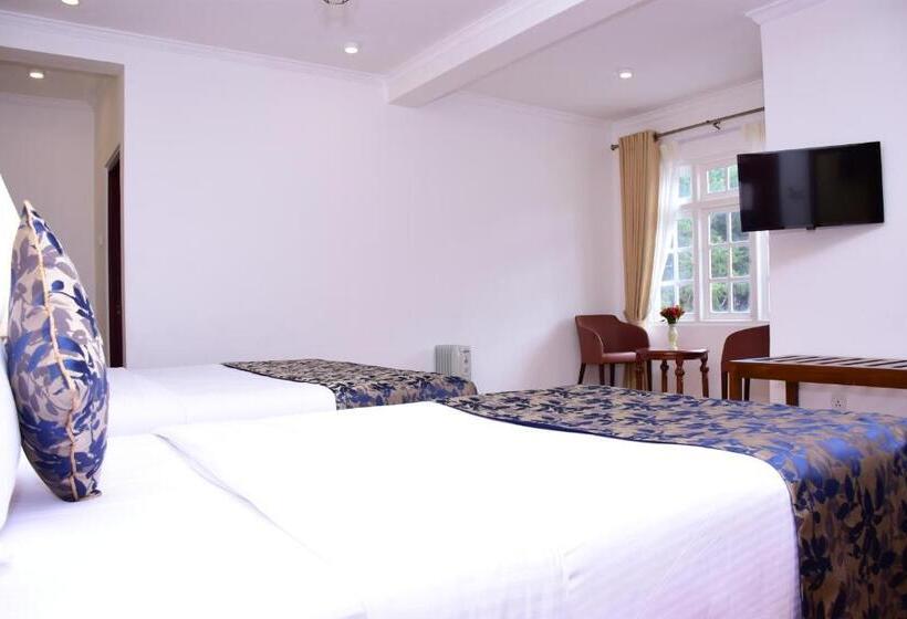 חדר דלוקס לשלושה, Mirage Kings Cottage