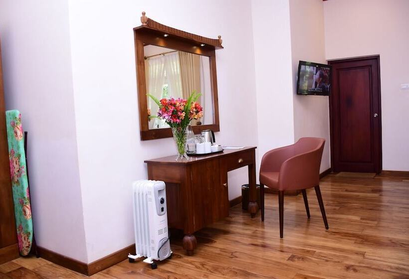 חדר משפחתי, Mirage Kings Cottage