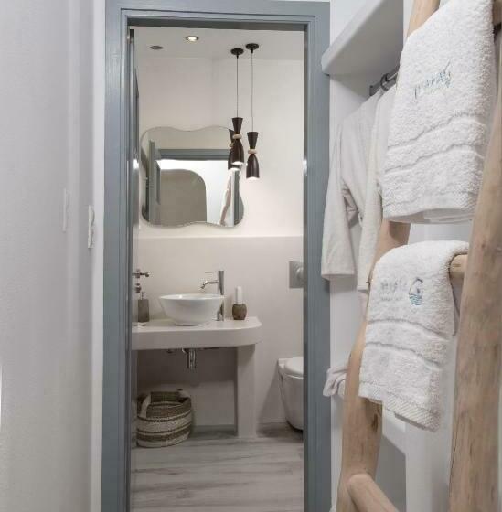 سوئیت با وان آب گرم, Iliada Suites  Adults Only