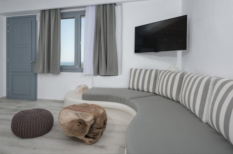 سوییت جونیور با چشم‌انداز دریا, Iliada Suites  Adults Only