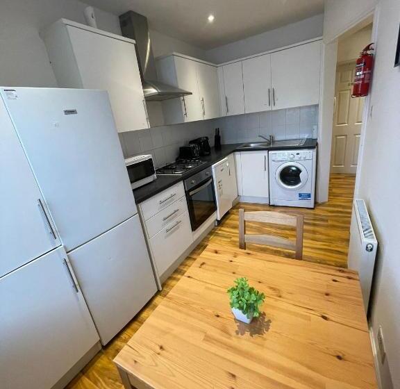 اتاق استاندارد, Kensington Guest Rooms 98