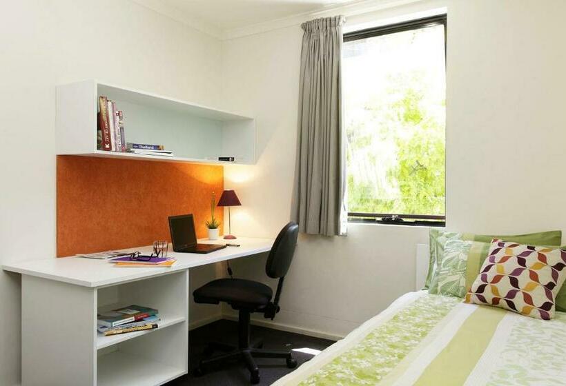 5 Bedroom Apartment, Sydney University Village
