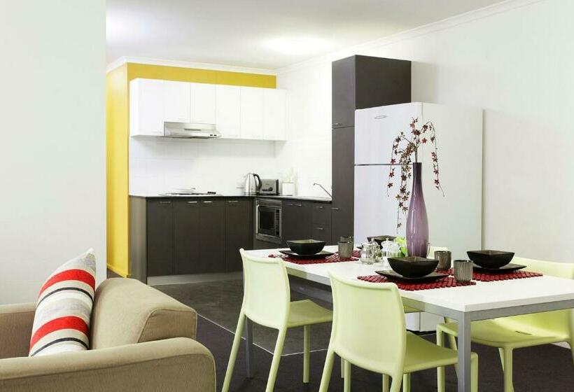 5 Bedroom Apartment, Sydney University Village