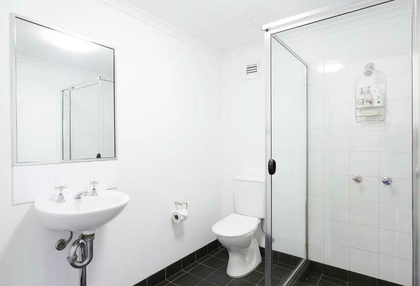 5 Bedroom Apartment, Sydney University Village