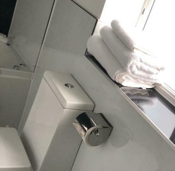 带大床的套房, The Ship Leopard Hotel No Children