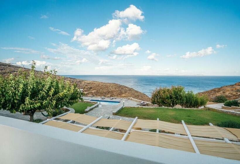 דירת חדר, Cape Napos