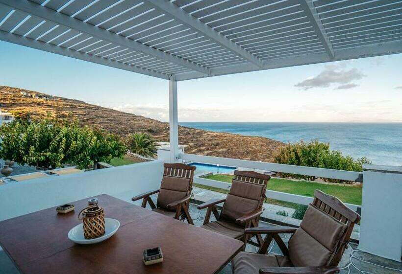 דירת חדר, Cape Napos