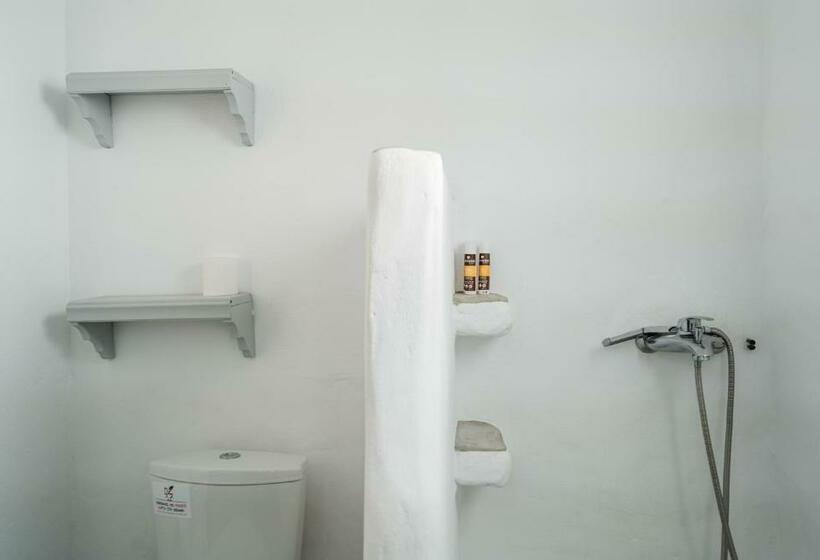 דירת חדר, Cape Napos