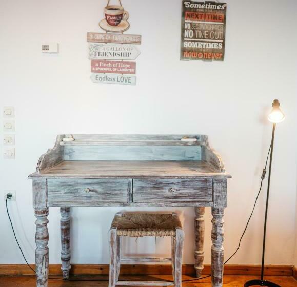 דירת חדר, Cape Napos