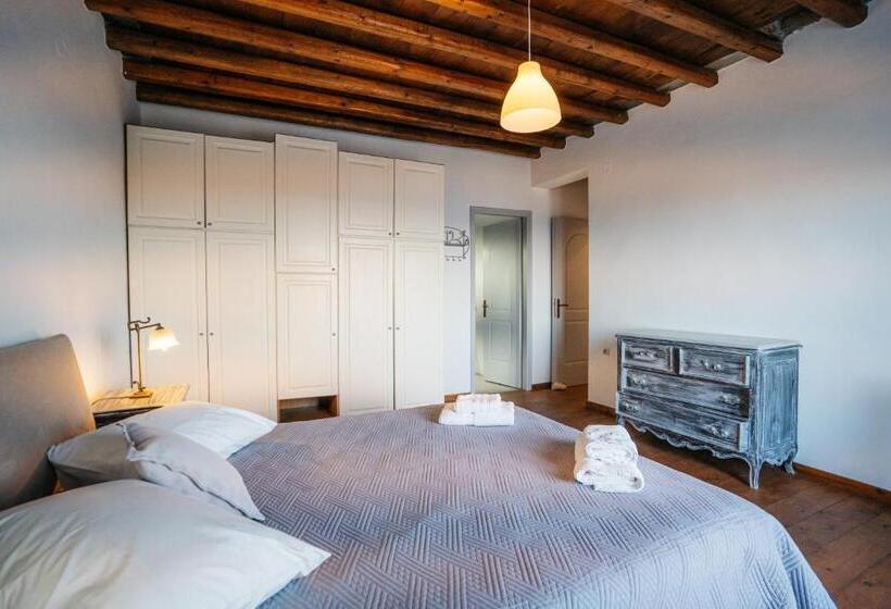 דירת חדר, Cape Napos