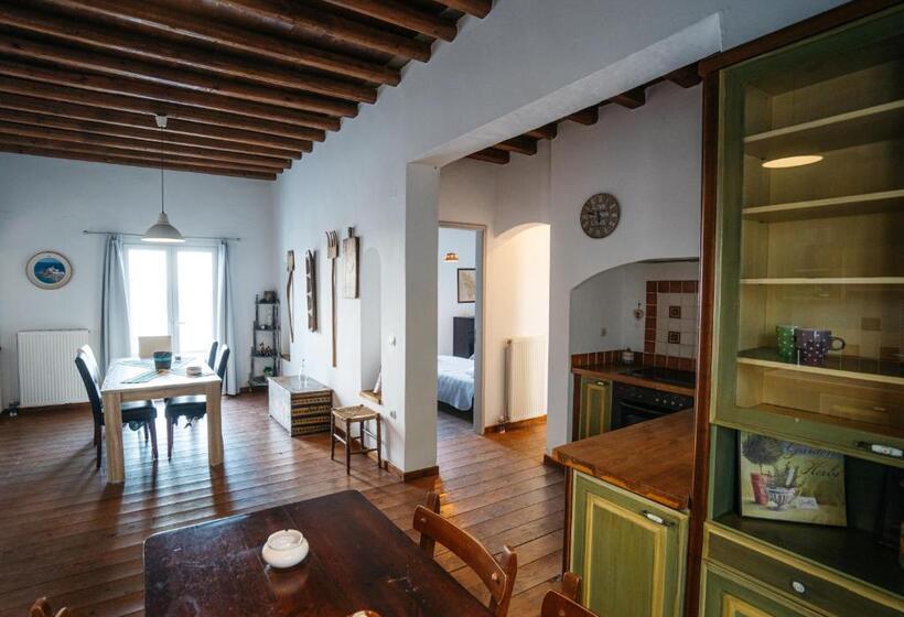 דירת חדר, Cape Napos