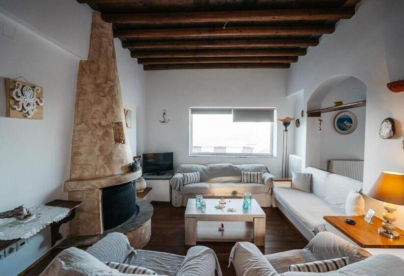 דירת חדר, Cape Napos