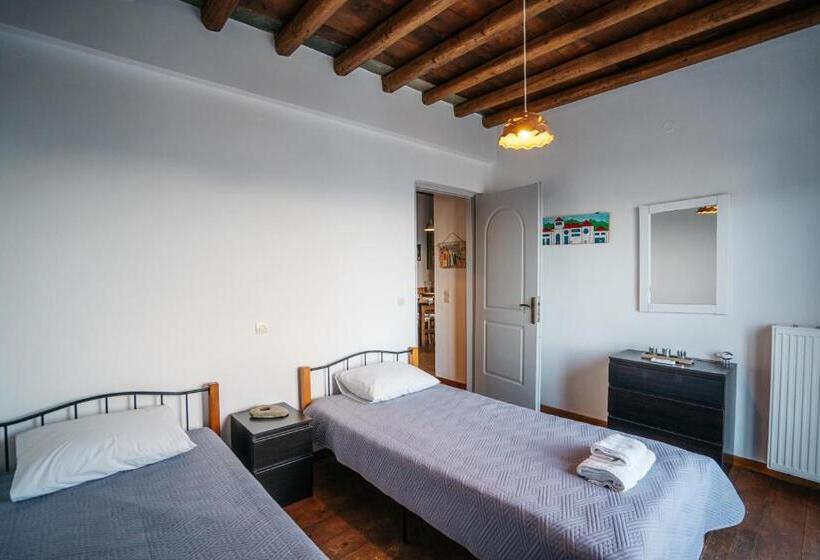 דירת חדר, Cape Napos