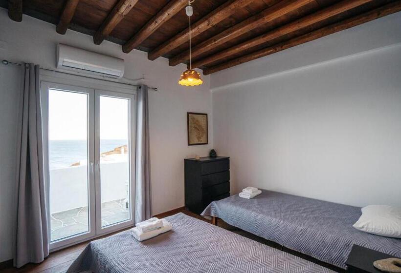 דירת חדר, Cape Napos