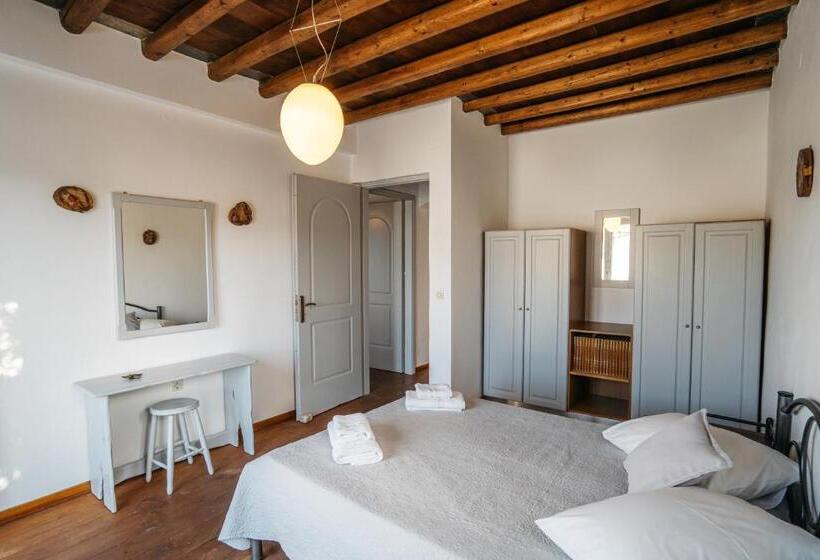 דירת חדר, Cape Napos