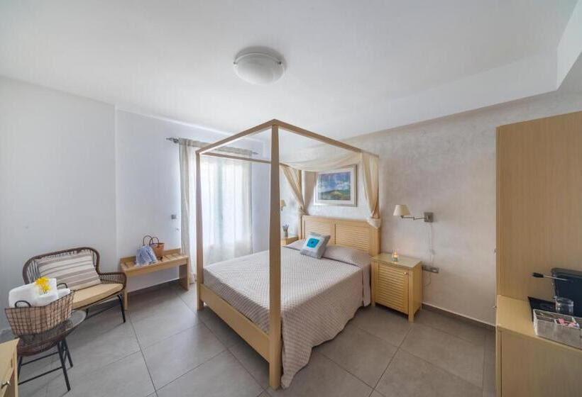 اتاق لوکس با بالکن و چشم‌انداز دریا, Blue Harmony