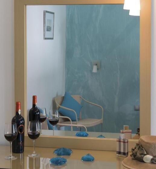 اتاق لوکس با بالکن و چشم‌انداز دریا, Blue Harmony