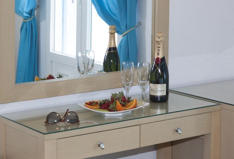 اتاق لوکس با بالکن و چشم‌انداز دریا, Blue Harmony