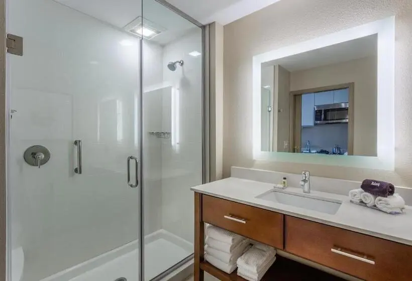 クイーンサイズベッドのスイートルーム, Candlewood Suites Fargo South  Medical Center By Ihg