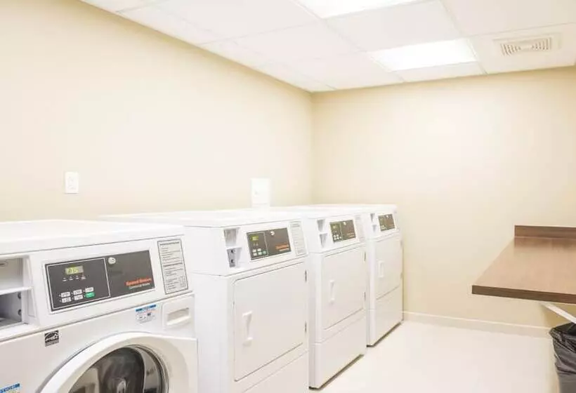 スタンダードスタジオ, Candlewood Suites Fargo South  Medical Center By Ihg