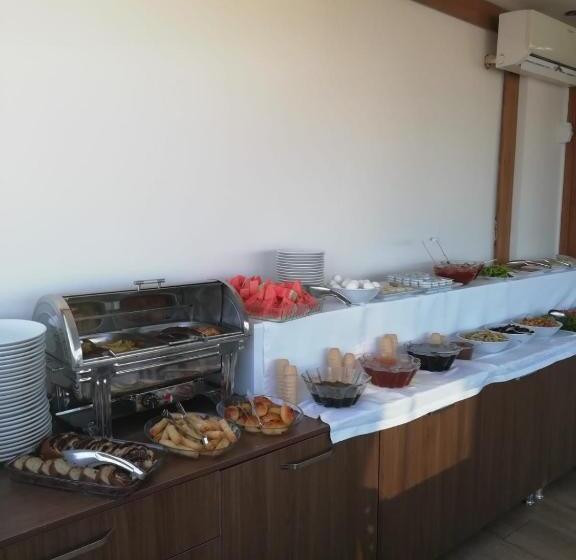 سوییت با چشمانداز دریا, Dort Mevsim Suit