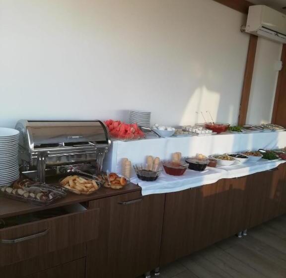 سوییت با چشمانداز دریا, Dort Mevsim Suit