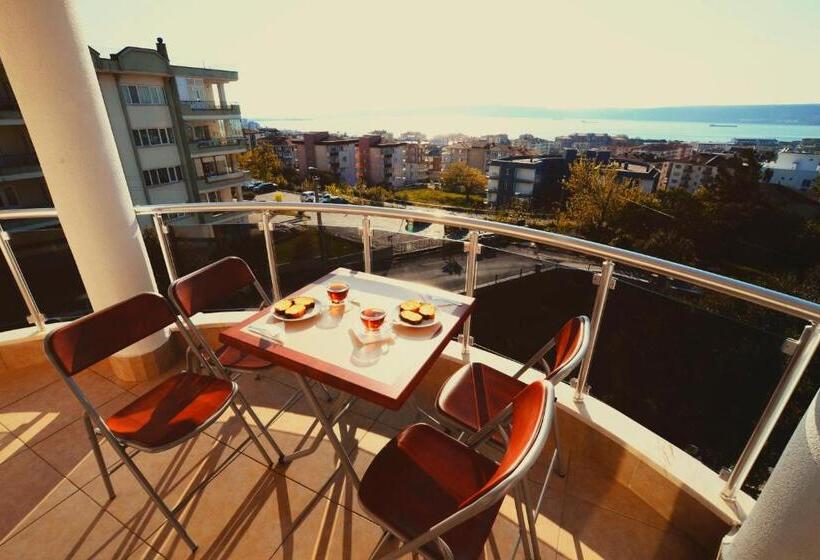 سوییت با چشمانداز دریا, Dort Mevsim Suit