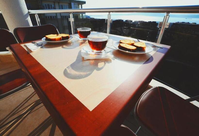 سوییت با چشمانداز دریا, Dort Mevsim Suit