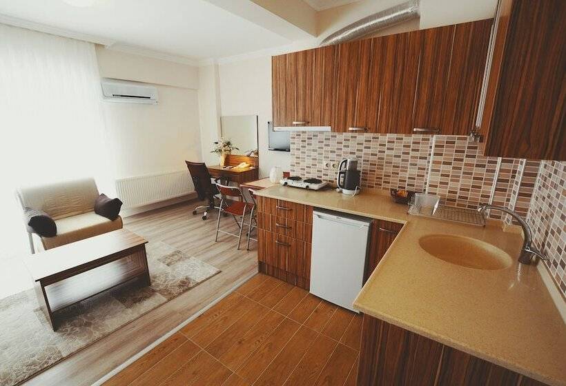 سوییت با چشمانداز دریا, Dort Mevsim Suit