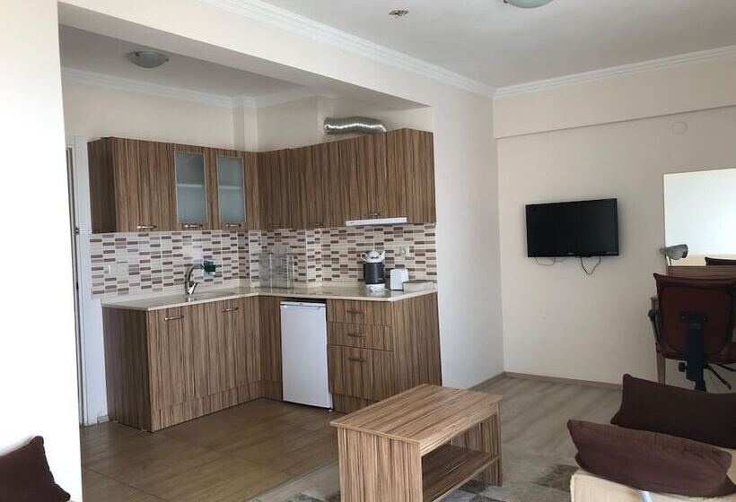 سوییت با چشمانداز دریا, Dort Mevsim Suit