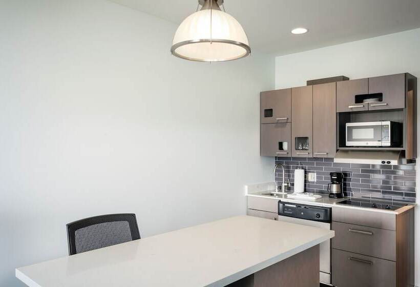 מיטת קינג בסוויטה, Hyatt House Anchorage