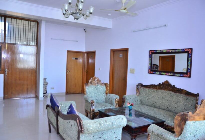 Deluxe Rum, Raj Regency