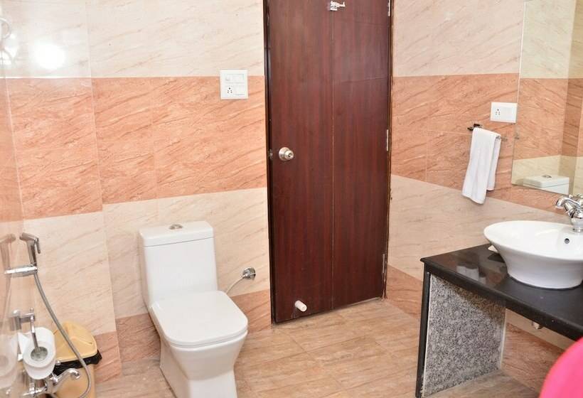 Deluxe Rum, Raj Regency