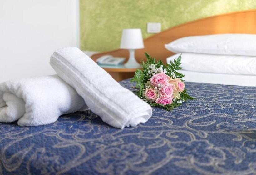 اتاق استاندارد با بالکن, Regina Hotel E Ristorante