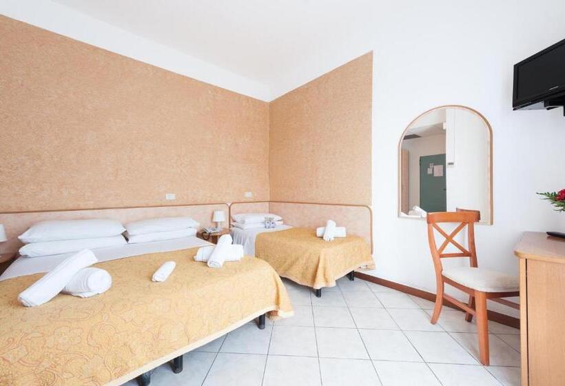 اتاق استاندارد سه تخته با بالکن, Regina Hotel E Ristorante