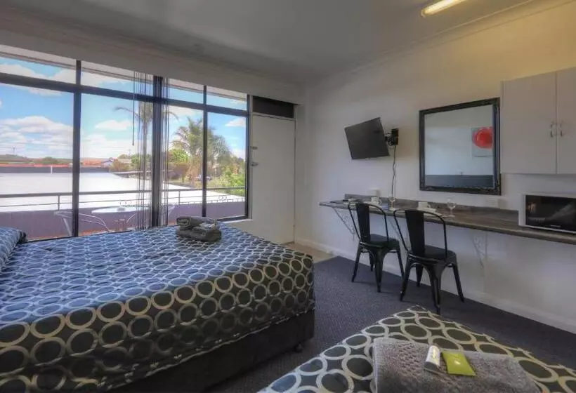 Deluxe Yhden Hengen Huone, Twin Swans Motel
