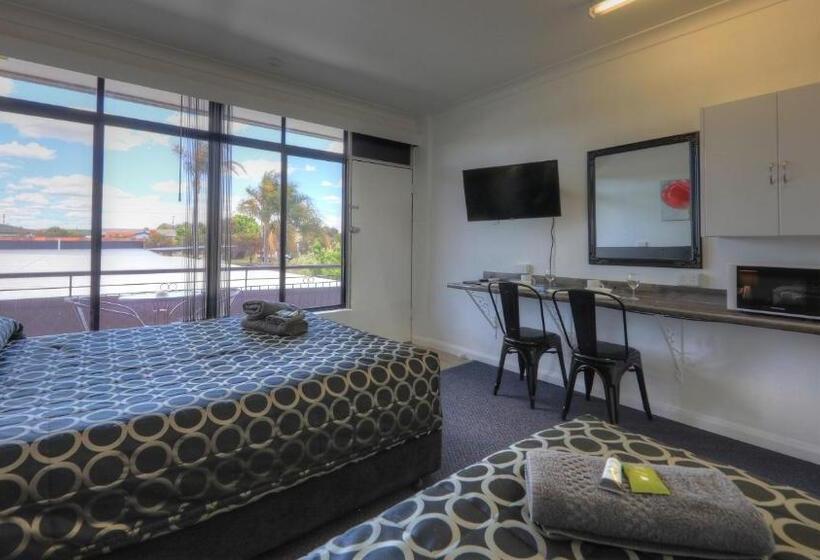 חדר דלוקס יחיד, Twin Swans Motel