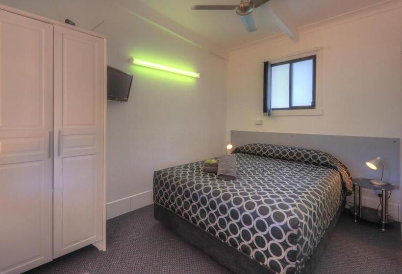 חדר אקזקיוטיב, Twin Swans Motel