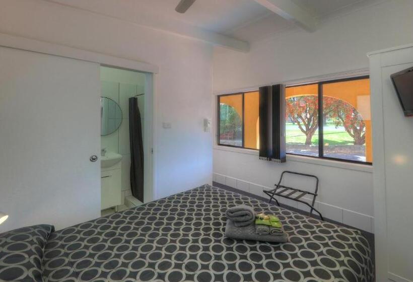 חדר אקזקיוטיב, Twin Swans Motel