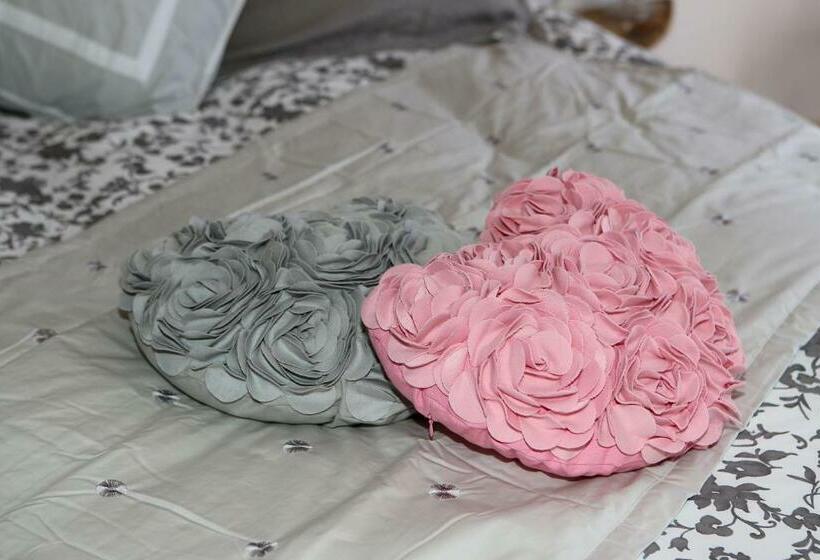 Номер Стандарт Вид на Горы, Aux Pierres Magiques