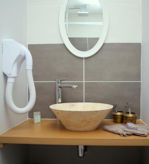 Номер Стандарт, Aux Pierres Magiques