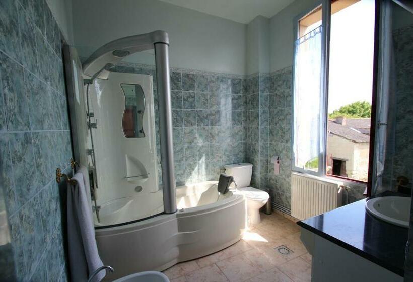 庭の見えるスタンダードトリプルルーム, Domaine Des Roses