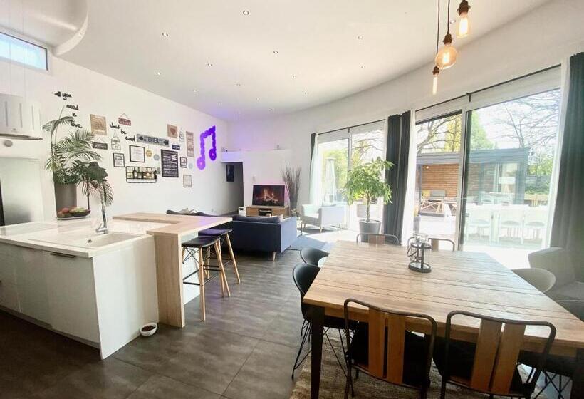 디럭스 룸 킹사이즈 침대, Gites D'armor