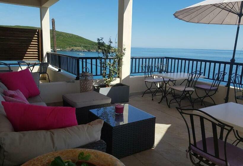 Номер Стандарт Вид на Море, Maison Bella Vista