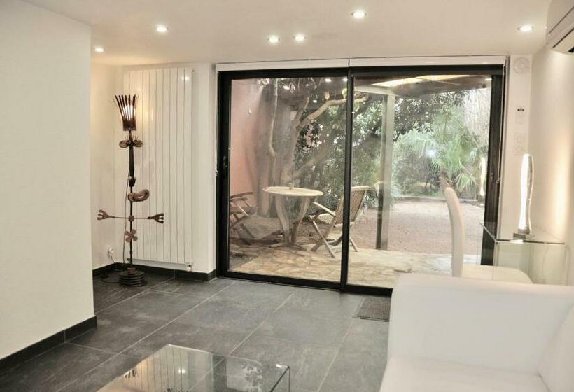 اتاق اکونومی, Villa Hippocampe